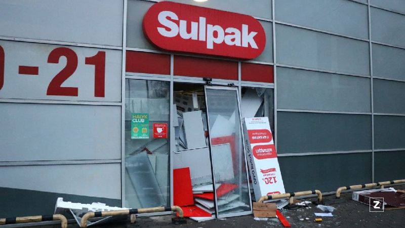 разбитый вход в магазин обращение компании