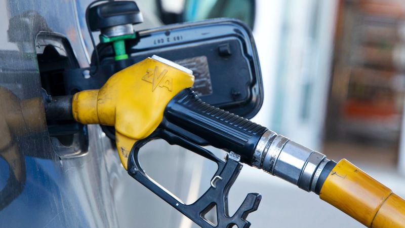 заправка Запрет на вывоз ГСМ автотранспортом из Казахстана планируют продлить