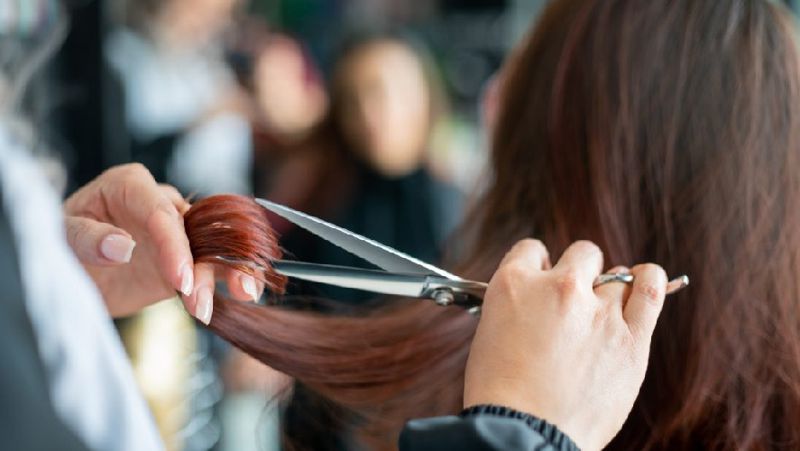 стрижка Лунный календарь: названы удачные для стрижек даты в сентябре