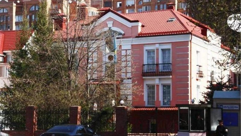 Здание посольства Казахстана в Украине Оставшиеся в Украине казахстанцы смогут вылететь 25 марта из Катовице