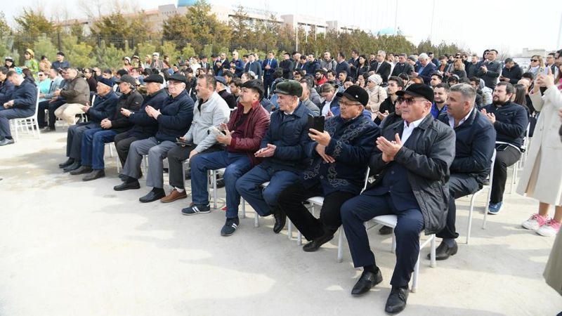 В Туркестане открыли памятник Аднасу Мендересу