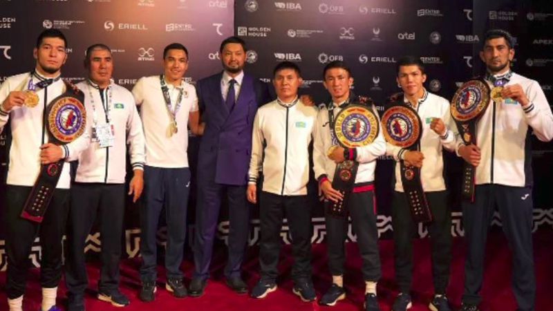 Димаш поздравил казахстанских боксеров с медалями 