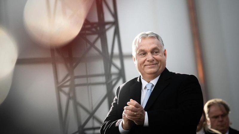 Орбан в чапане удивил пользователей Сети