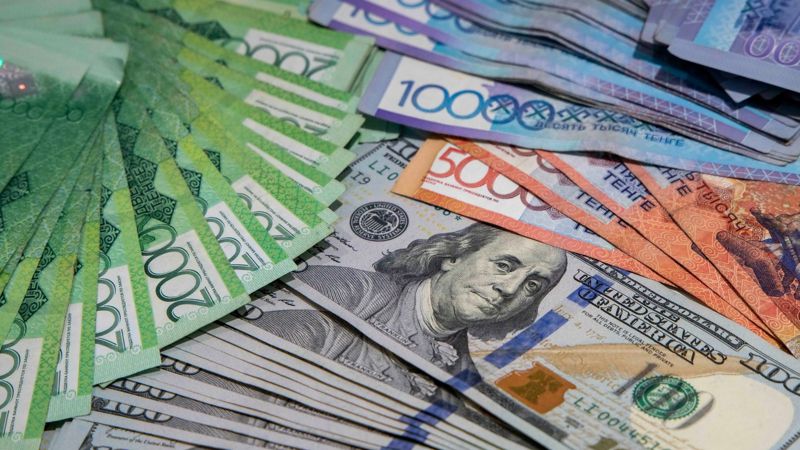 Как отличить фальшивые деньги: казахстанцам напомнили о нюансах