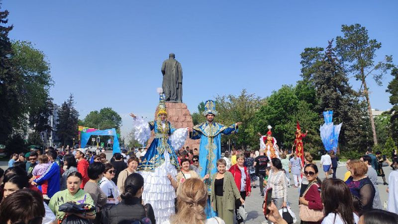 праздничное гуляние межэтнический состав Казахстана