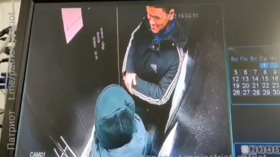 Мужчина пристает к девочке Мужчина в Караганде домогался до девочки в лифте