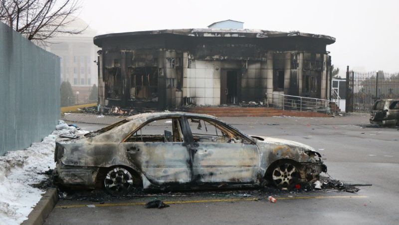 Сожженые машина и здание Беспорядки - 2022 Алматы