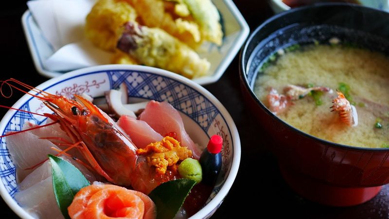Япония требует, чтобы Китай снял запрет на японские морепродукты