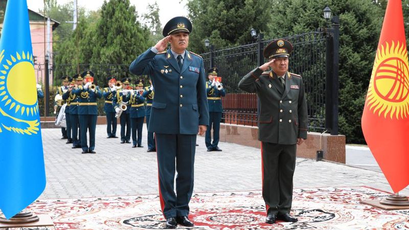 Официальная встреча министров обороны Казахстана и Кыргызстана