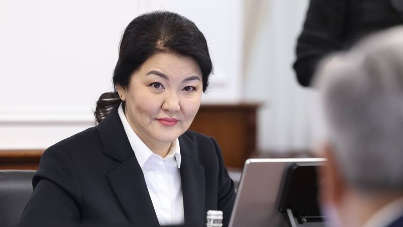 Ажар Гиният министр