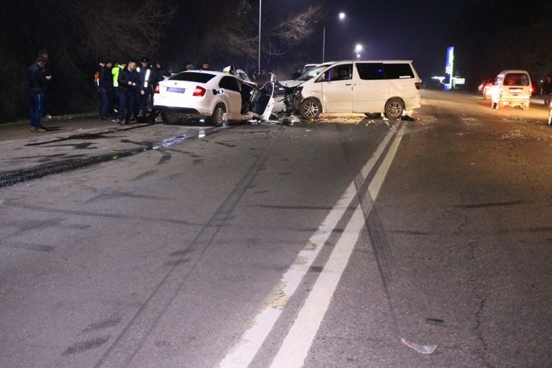 Пешеход спровоцировал жесткое ДТП и погиб на трассе в Алматинской области