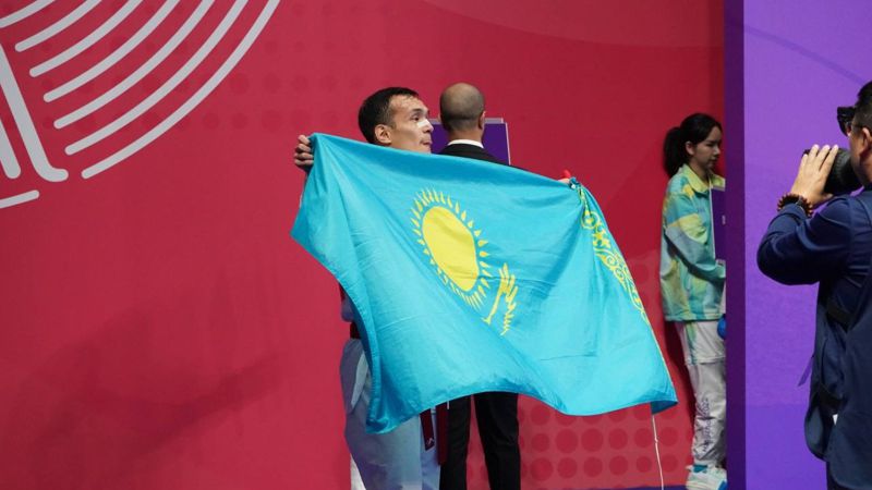 Нұрқанат Әжіқанов каратэден Азия чемпионы атанды