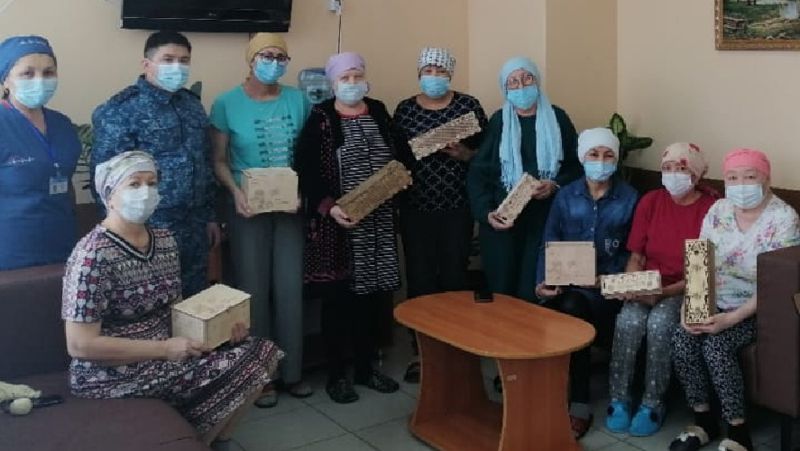 Науқас әйелдерді құттықтау Түрмеден сыйлық