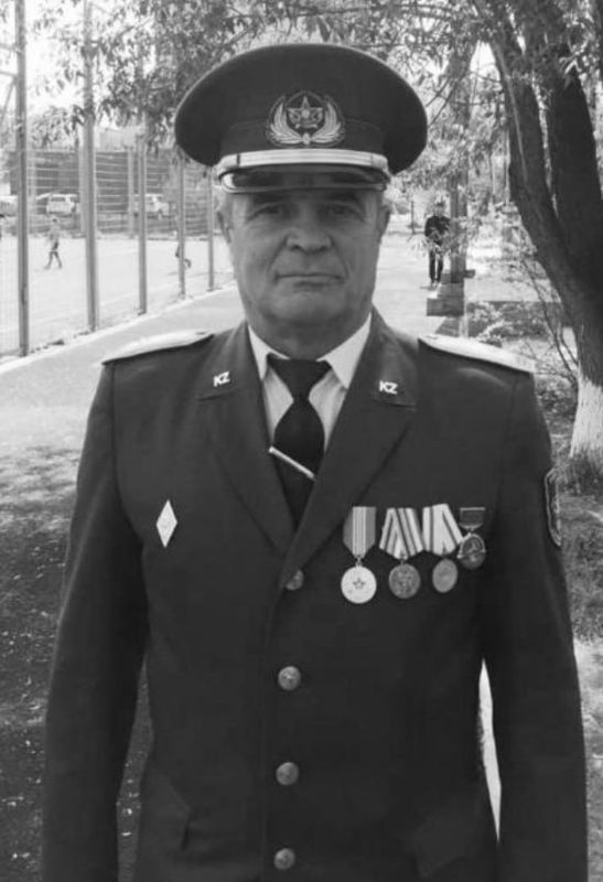 Токаев посмертно наградил столичного учителя