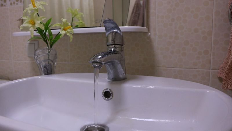 кран с водой кран с водой