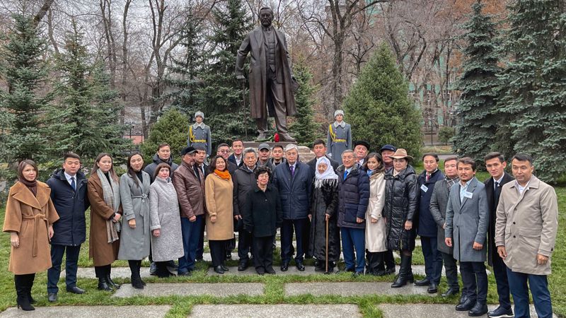 Президент открыл памятник Ахмету Байтурсынову