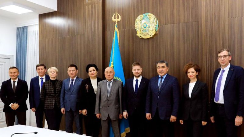 Нуржан Нуржигитов провел встречу с делегацией РХТУ имени Д.И. Менделеева