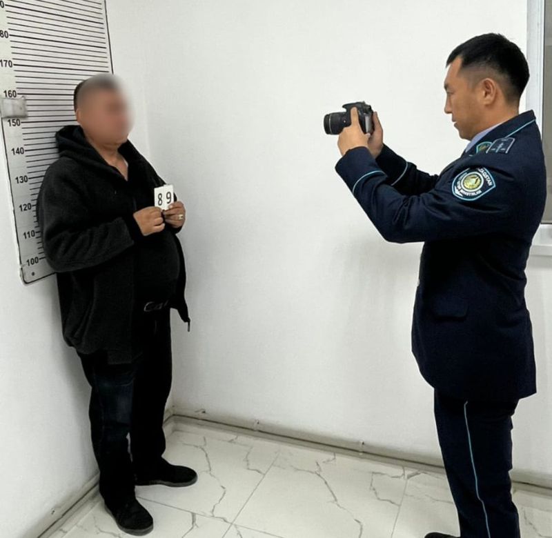 Полицейские Туркестанской области напоминают гражданам о дактилоскопической регистрации