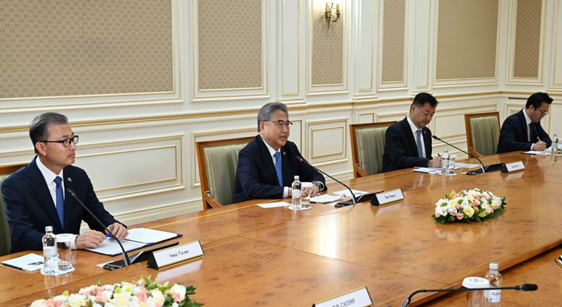 Президент Казахстана принял министра иностранных дел Кореи