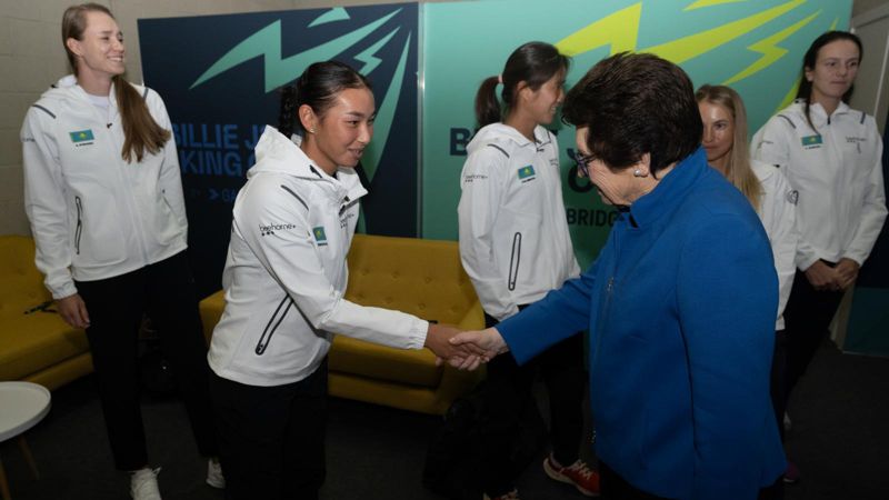 Елена Рыбакина в составе сборной Казахстана встретилась с легендой тенниса Билли Джин Кинг