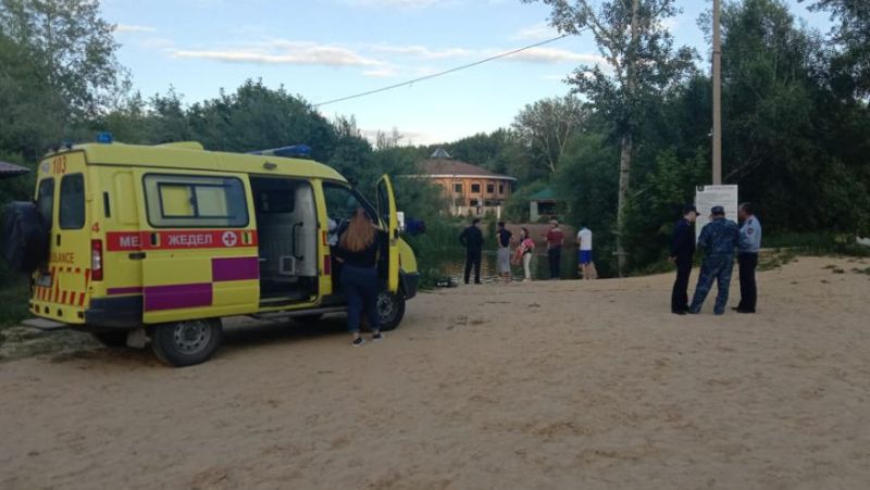 Скорая помощь на берегу Утонула девочка в Акмолинской области