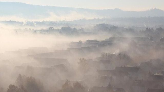 Повышенный уровень загрязнения воздуха обещают синоптики в трех городах 