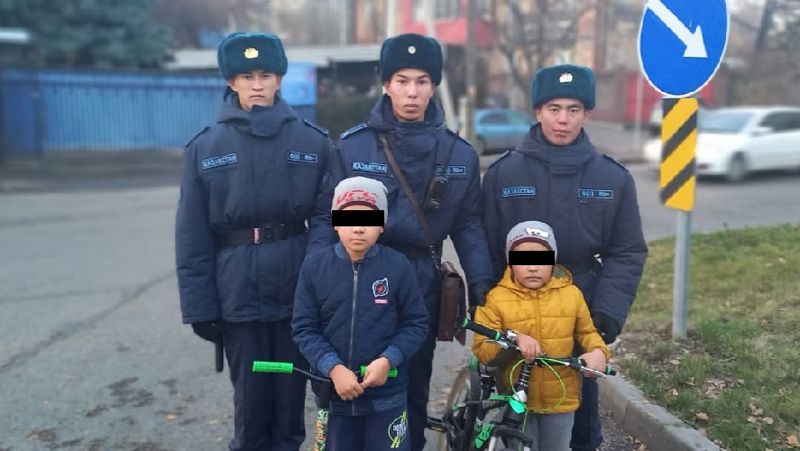 В Алматы гвардейцы нашли потерявшихся детей