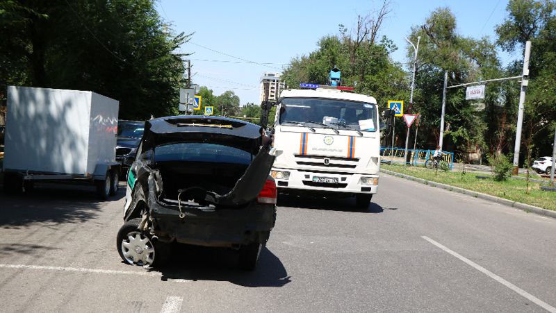 ДТП на Толе би