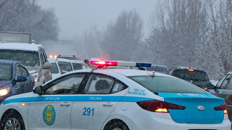 Полиция көлігі Астана, көпқабатты тұрғын үй