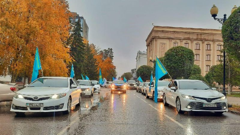 День Республики в Уральске отметили патриотическими акциями