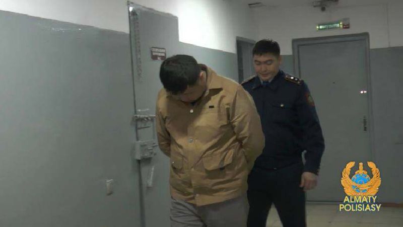 Полицейский, заключенный Задержаны преступники, таксист