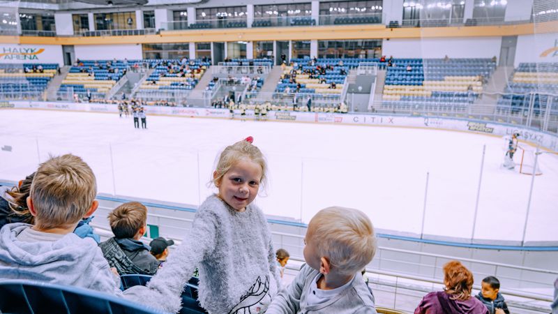 Спортивный досуг: Parimatch Foundation приобщает детей к хоккею