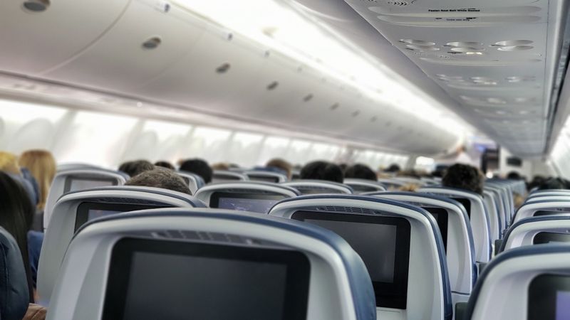 Салон самолета За мат на борту самолета алматинца оштрафовали