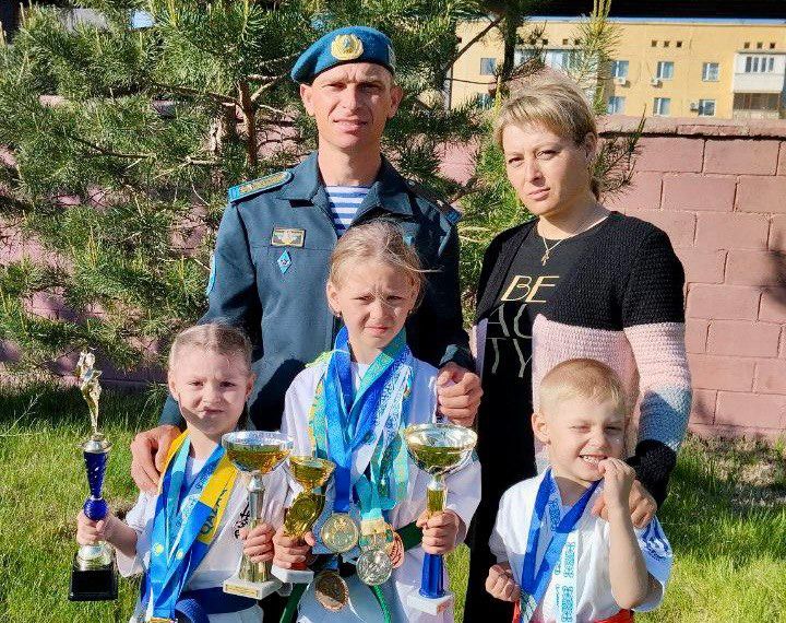 Дружная многонациональная воинская семья