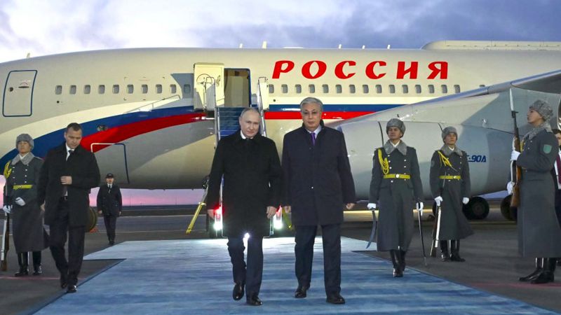 Путин и Токаев Путин прилетел в Казахстан