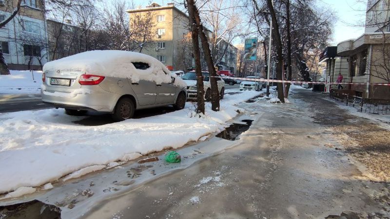 В Алматы из-за прорыва водопровода затопило несколько улиц