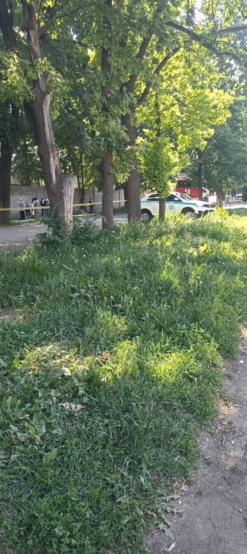 В Алматы оцепили несколько школ