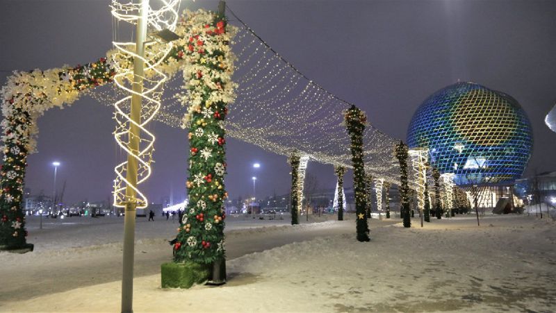 Декоративное украшение города зимний отдых, Новый год, праздник