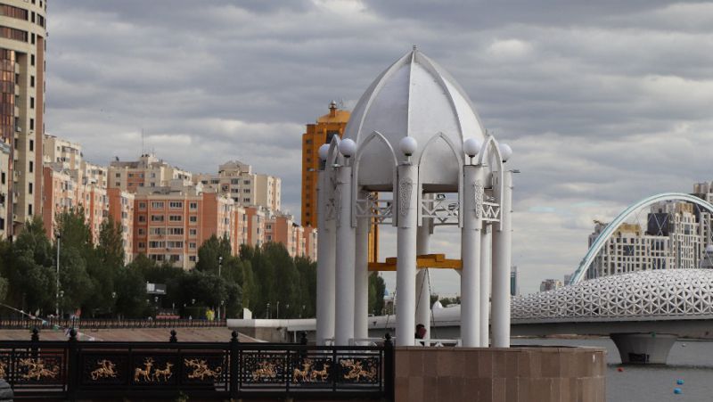 Казахстан столица романтические места набережная Ишима