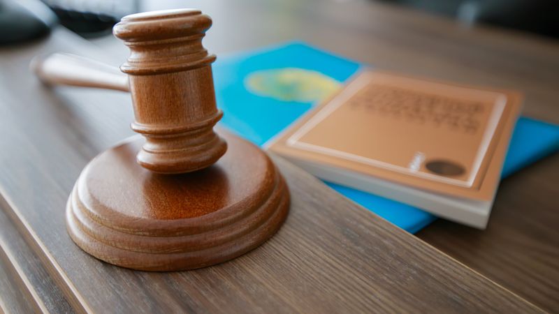 Сот Астанадағы банкте адамдарды кепілге алған азамат екі айға қамауға алынды