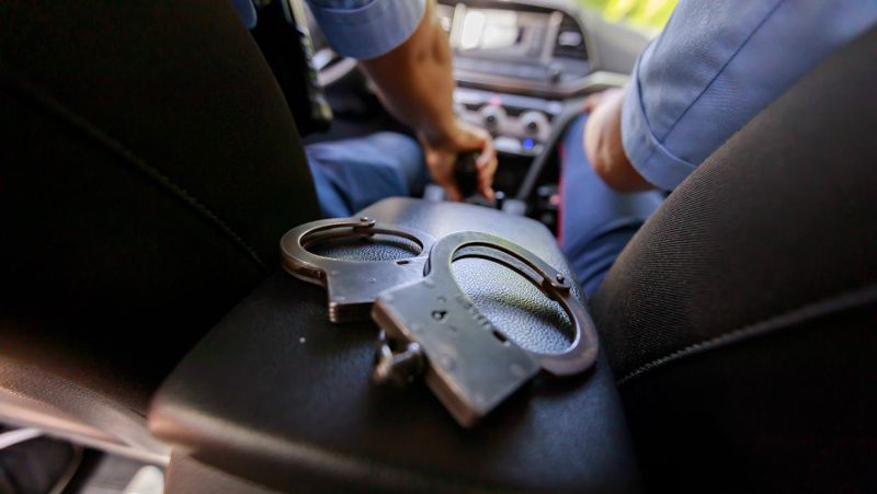Задержание водителя в наркотическом опьянении в Атырау попало на видео