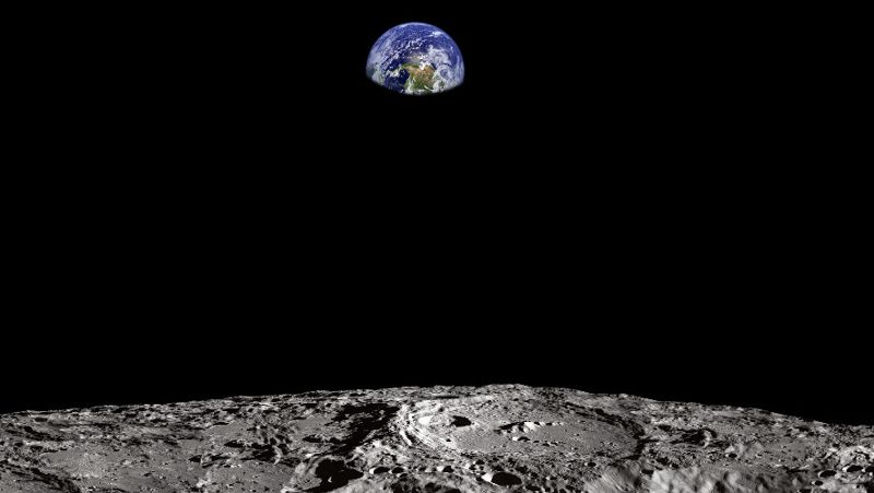Глава NASA считает, что человечество скоро сможет "жить и учиться" на Луне