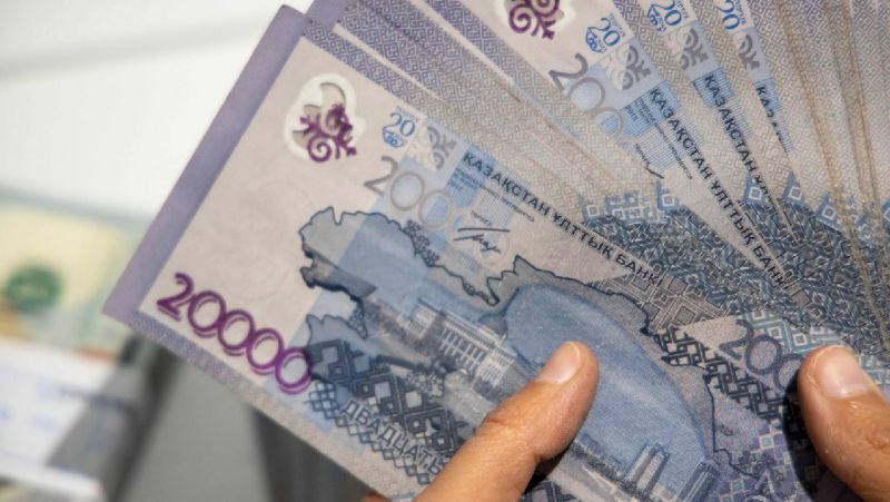 Нацбанк: Ранее выпущенные банкноты в 20 тысяч тенге обязательны к приему
