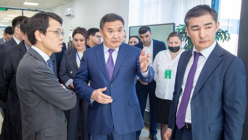 Багдат Мусин и Марат Ахметжанов Процесс получения удостоверений