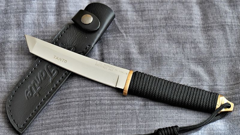 Нападение на школу во Франции Нападение на школу во Франции: убит учитель, ранен охранник
