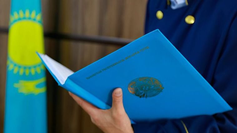 Алматыда қаңтар оқиғасына қатысушыны азаптаған үш полицей сотталды Қылмыстық іс