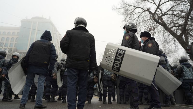Полицейские, протестующие Январские события