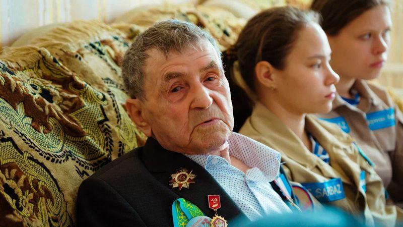 В Алматы поздравили ветерана ВОВ с 99-летием