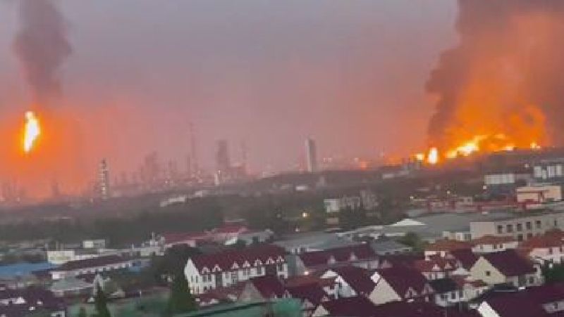 пожар на заводе в Китае