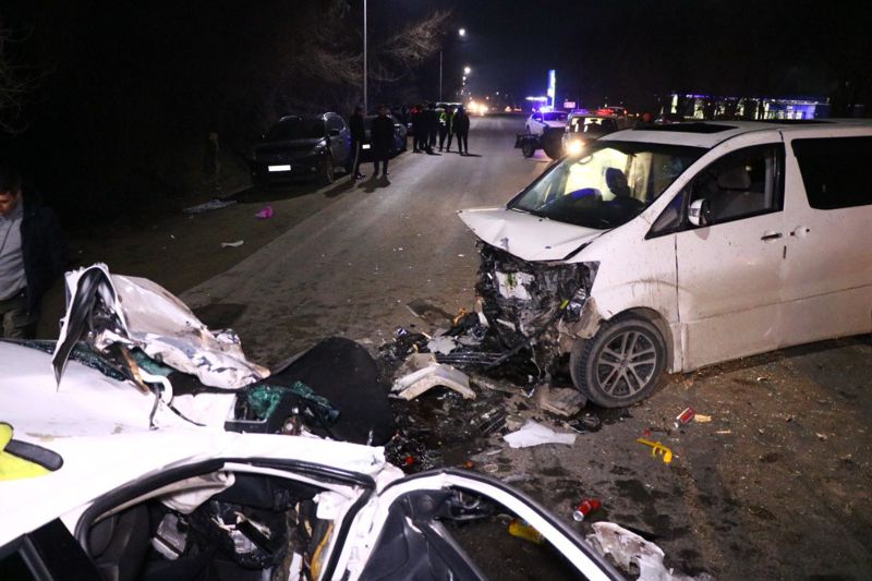 Пешеход спровоцировал жесткое ДТП и погиб на трассе в Алматинской области